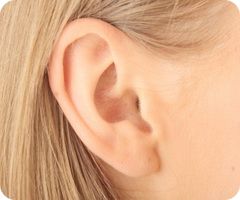 Почему болят мочки ушей1