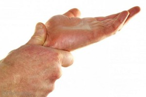 Почему болит кисть левой или правой руки: причины, последствия1