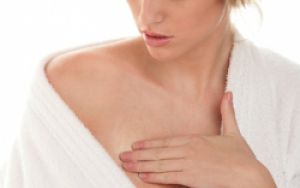 Почему болит грудь и живот в середине цикла: причины3